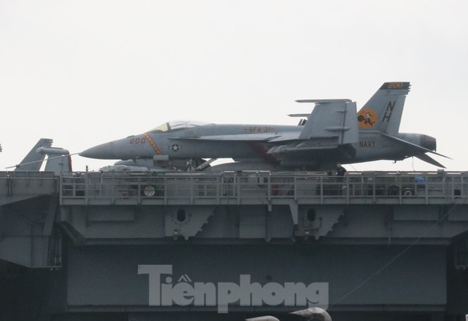 Ngam vu khi tren sieu tau san bay USS Theodore Roosevelt-Hinh-8