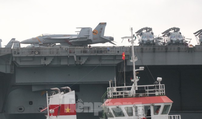 Ngam vu khi tren sieu tau san bay USS Theodore Roosevelt-Hinh-9