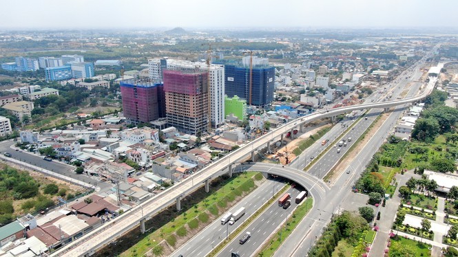 Cuoc dua cua hang loat cao oc 'du bam' tuyen metro Ben Thanh-Suoi Tien-Hinh-16