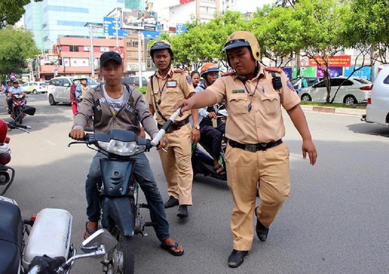 Quy dinh moi co hieu luc tu thang 5: Co tien bao lanh se khong bi giu phuong tien vi pham giao thong