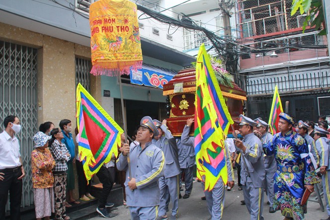 Vu cay phuong de chet hoc sinh: Linh cuu nam sinh Truong Bach Dang ve lai truong truoc luc di xa-Hinh-7