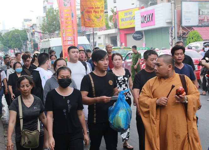 Vu cay phuong de chet hoc sinh: Linh cuu nam sinh Truong Bach Dang ve lai truong truoc luc di xa-Hinh-8