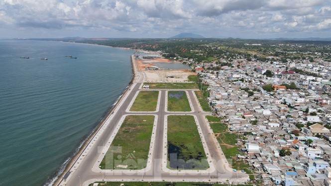 Ben trong sieu du an 123ha o Binh Thuan duoc giao dat 'than toc'