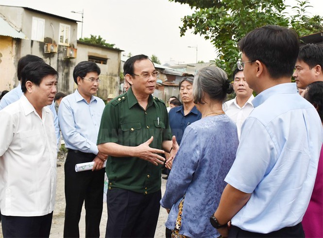 Tan Bi thu Thanh uy TP HCM Nguyen Van Nen dam mua tim ke chong ngap