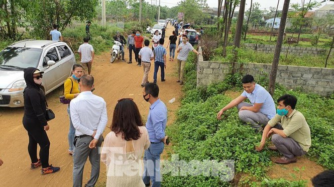 Loat khu vuc o Ha Noi ‘sot dat’: Mua ban chu yeu giua cac nha dau co