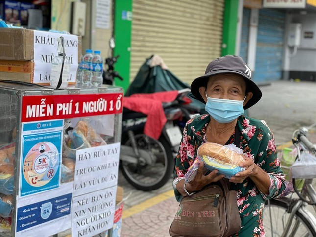 Nguoi Sai Gon diu nhau qua mua dich