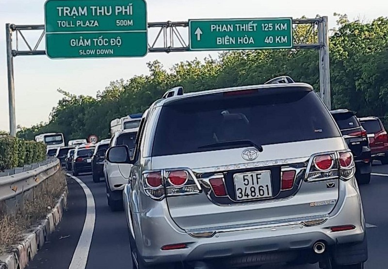 Ket xe keo dai hang km nen phai xa 2 tram thu phi tren cao toc Long Thanh - Dau Giay-Hinh-2