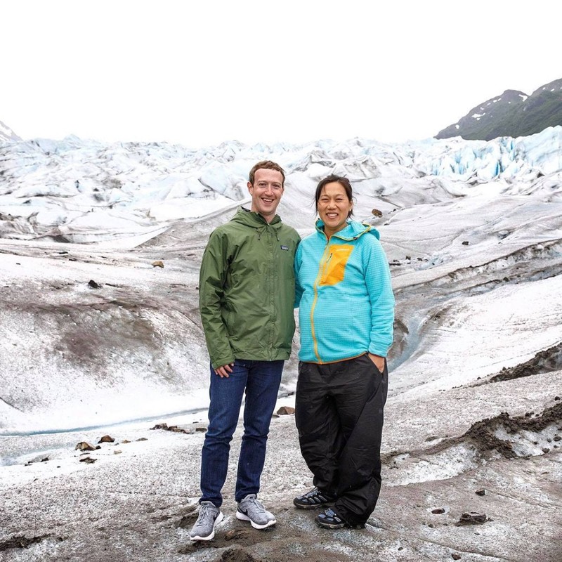 Vo chong sieu ty phu Mark Zuckerberg: Ben ngoai don gian ben trong xa hoa-Hinh-5