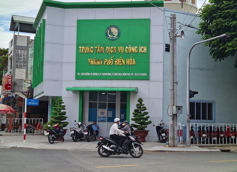 Trung tam Dich vu cong ich TP Bien Hoa thue 1 xe bon rua duong 320 trieu/thang