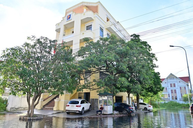 Can canh hang tram can biet thu trieu do ngap trong nuoc o Quang Ninh-Hinh-16