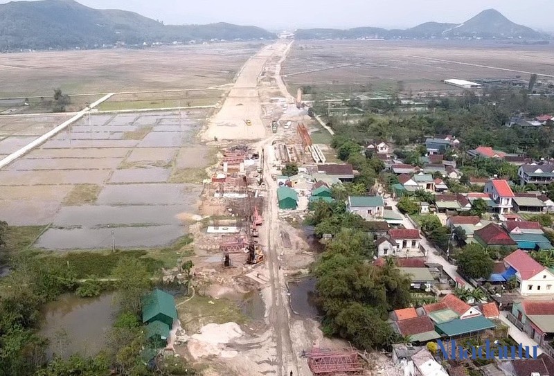 Chu dau tu cao toc Dien Chau - Bai Vot noi gi khi Bo Giao thong yeu cau thay nha thau yeu kem?