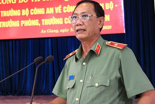 Nguyen Giam doc Cong an An Giang Bui Be Tu bi cach het cac chuc vu trong Dang