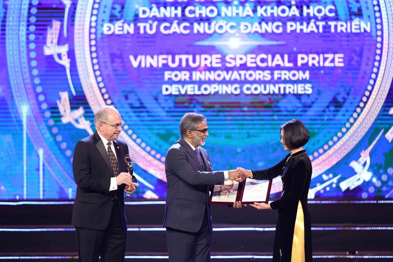 VINFUTURE 2022 vinh danh 4 cong trinh khoa hoc 'hoi sinh va tai thiet' the gioi-Hinh-4