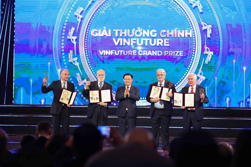 VINFUTURE 2022 vinh danh 4 cong trinh khoa hoc 'hoi sinh va tai thiet' the gioi-Hinh-8