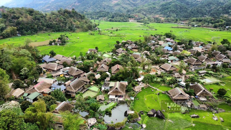 Ghe tham ngoi lang dep nhu buc tranh o Ha Giang