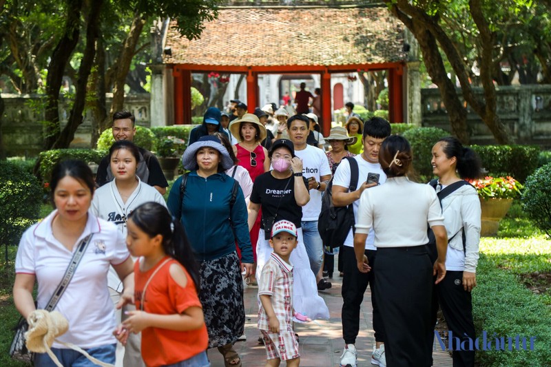 Diem tham quan, khu vui choi o Ha Noi chat cung ngay nghi le 2/9-Hinh-4