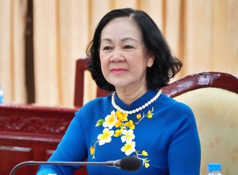 Nghiem cam bieu, tang qua Tet cho lanh dao cac cap duoi moi hinh thuc