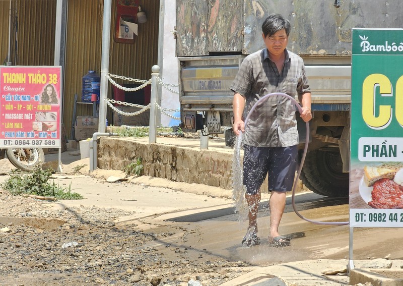 Con duong bui bay 'ngut troi' o Lac Duong do nha thau nao thi cong?-Hinh-11