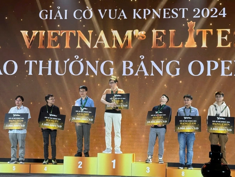 Le Tuan Minh nhan cup ma vang cua Giai co vua KPNest 2024-Hinh-4