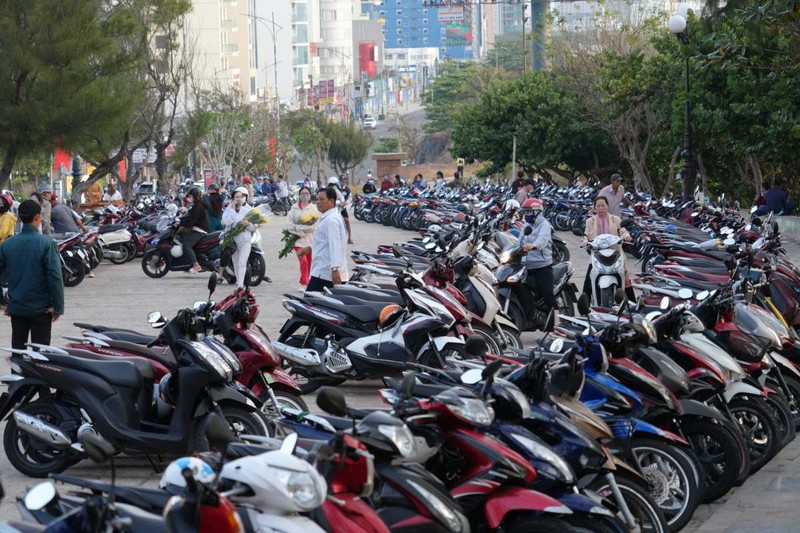 BR-VT: Hang nghin nguoi vuot bien dang huong dau nam tai Hon Ba-Hinh-2