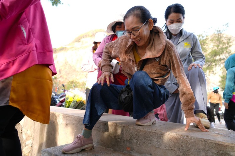 BR-VT: Hang nghin nguoi vuot bien dang huong dau nam tai Hon Ba-Hinh-3