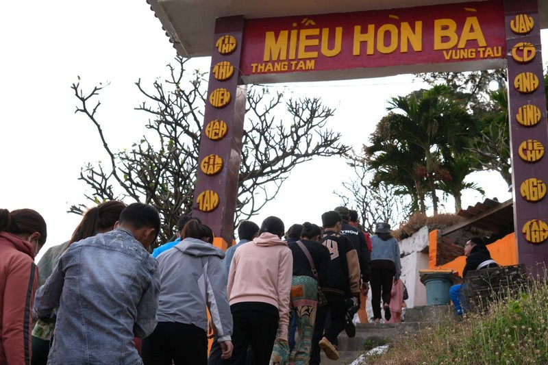 BR-VT: Hang nghin nguoi vuot bien dang huong dau nam tai Hon Ba-Hinh-8