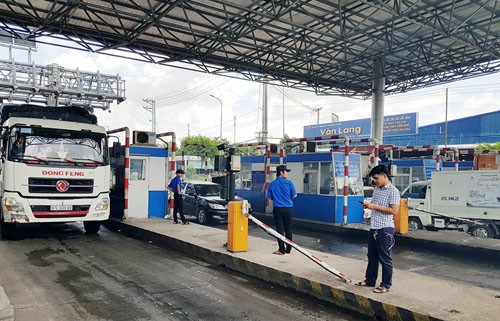 Un u nghiem trong do tai xe phan ung, tram BOT T2 tren QL 91 buoc xa tram-Hinh-5