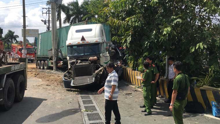 Xe container tong chet 5 nguoi: Tai xe khai ngu gat khi lai xe-Hinh-2