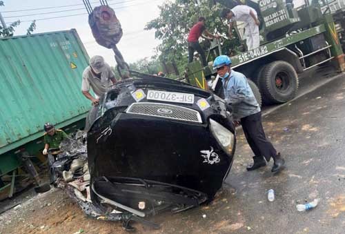 Xe container tong chet 5 nguoi: Tai xe khai ngu gat khi lai xe