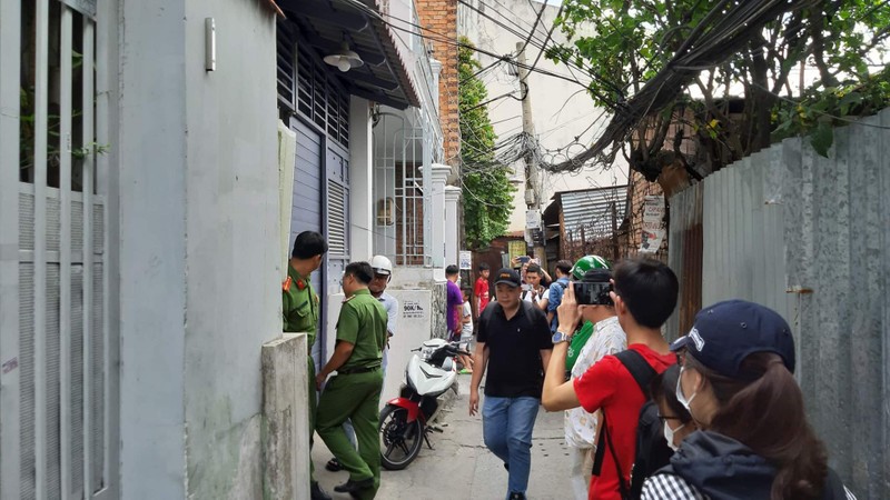 Ban be ngoi goc duong khoc thuong nu sinh 19 tuoi bi giet da man o Sai Gon