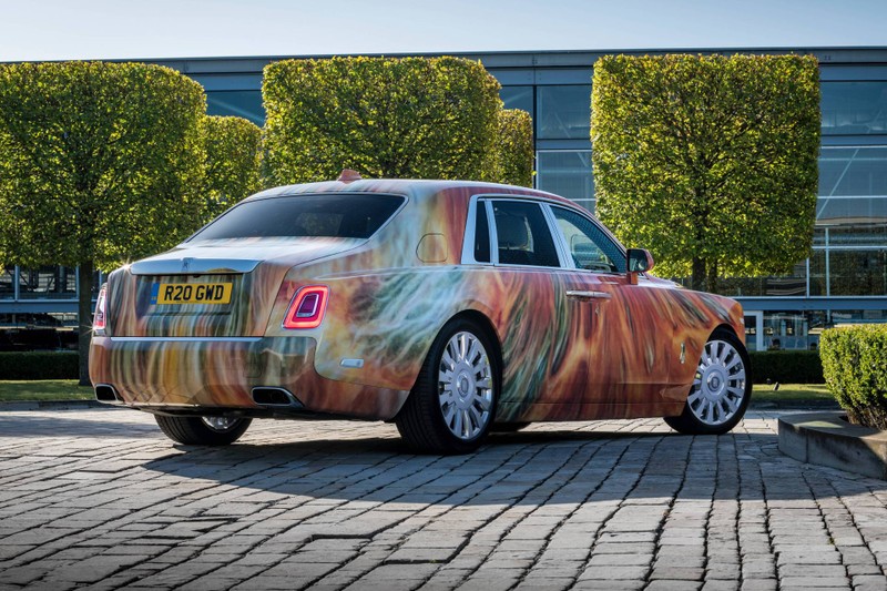 Rolls-Royce Phantom VIII phien ban dac biet gia 1 trieu do-Hinh-3