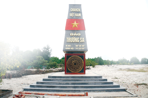 Cot moc Truong Sa trong long dan dat Quang-Hinh-2