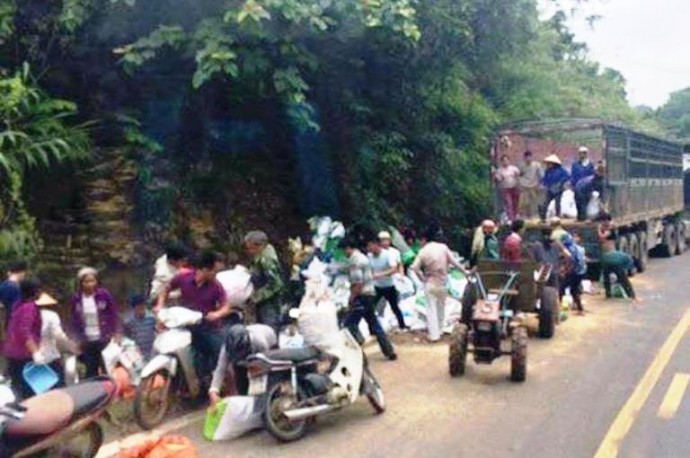 Vu “hoi cua o Hoa Binh“: Cong an buc xuc, chu hang im lang-Hinh-3