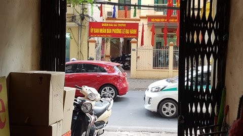 Ha Noi: Chiem dung noc nha ve sinh co xay 2 tang nha-Hinh-4