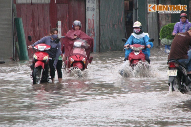 Chu tich UBND TP Ha Noi ra cong dien khan ung pho sieu bao Mangkhut