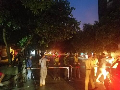 Đối tượng ôm lựu đạn cổ thủ suốt 12 giờ ở Nghệ An đã bị bắt Doi tuong om luu dan co thu suot 12 gio o Nghe An da bi bat