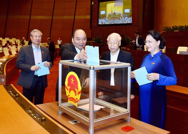 Bo truong Phung Xuan Nha dung dau danh sach phieu “tin nhiem thap“