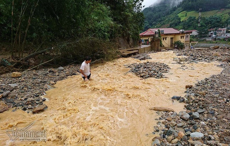 Bao Mangkhut thang tien Trung Quoc, Ha Noi oi nong-Hinh-2