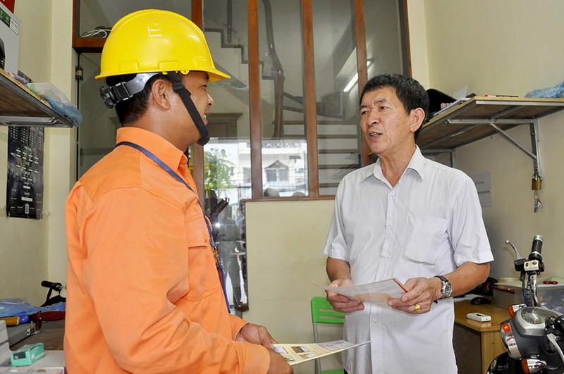 EVN HANOI khuyen cao su dung dien an toan trong nhung ngay mua bao-Hinh-2