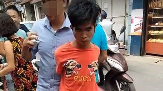 Ha Noi: Lieu linh cuop tiem vang giua ban ngay-Hinh-2