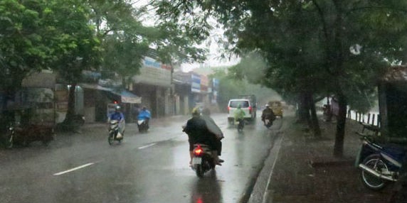 Thoi tiet hom nay 24/9: Ha Noi co mua rao bat chot