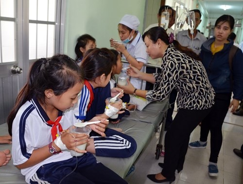 Diem nong 24h: Tinh tiet moi vu nghi van ngo doc sua Milo, ke dien chem guong o to-Hinh-3