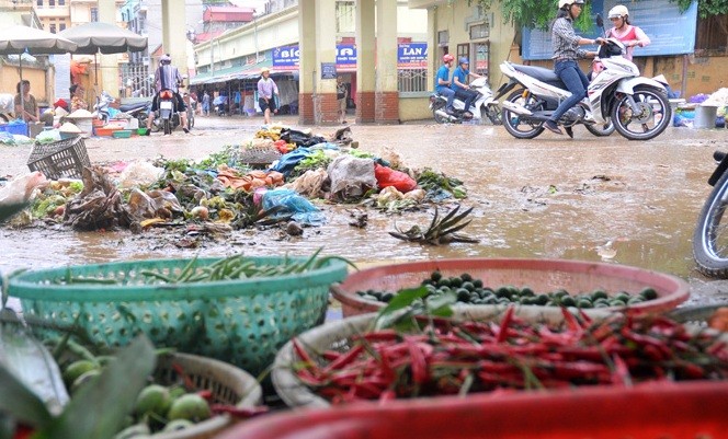 Bao dam an toan thuc pham trong mua bao, lu nam 2018