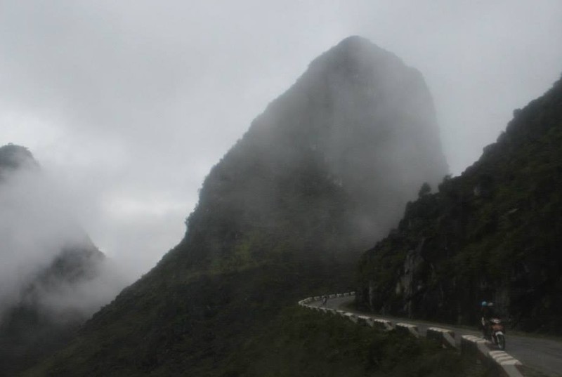 Phuot thu nuoc ngoai mat lai, lao xe xuong deo Ma Pi Leng