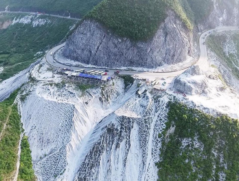 Thuc hu viec chup anh bi doi tien o deo Da Trang, Hoa Binh-Hinh-2