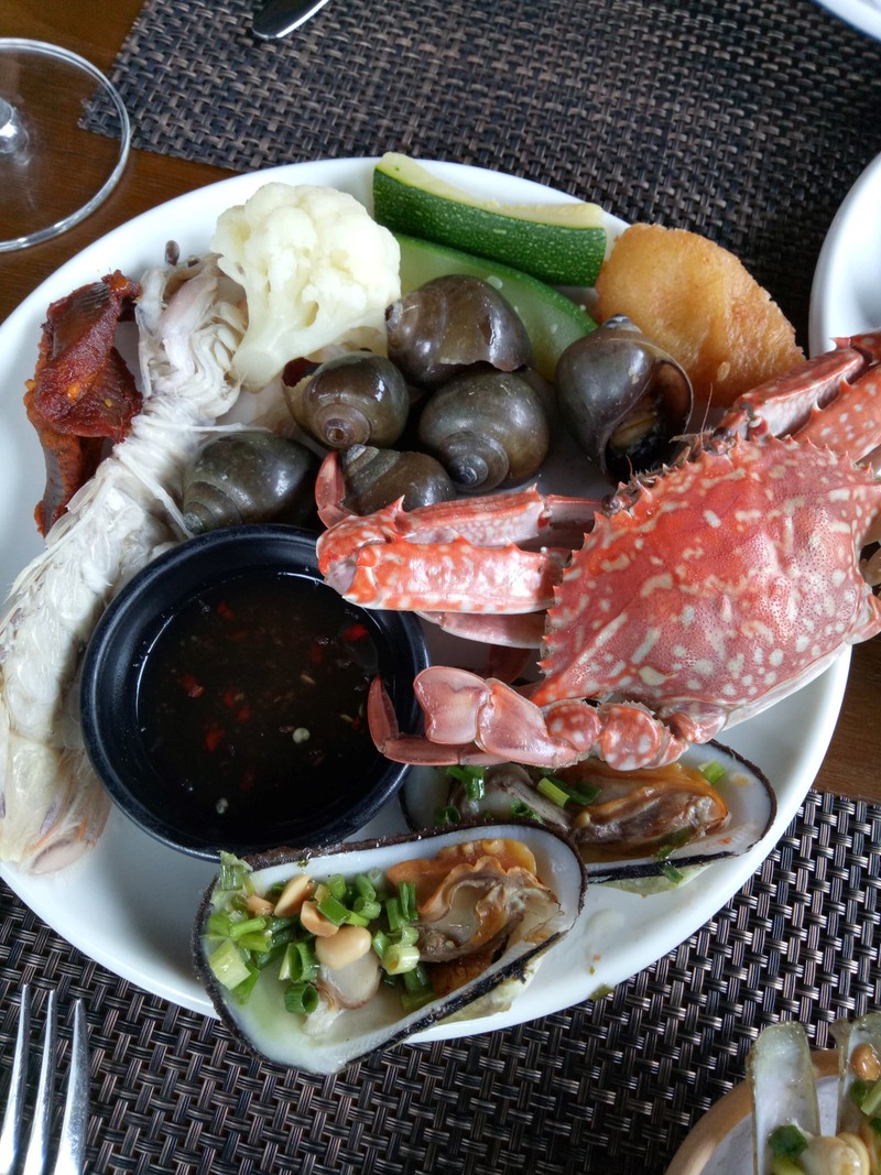 An o Bay Buffet Ho Tay, thuc khach nhap vien: Co quan chuc nang vao cuoc