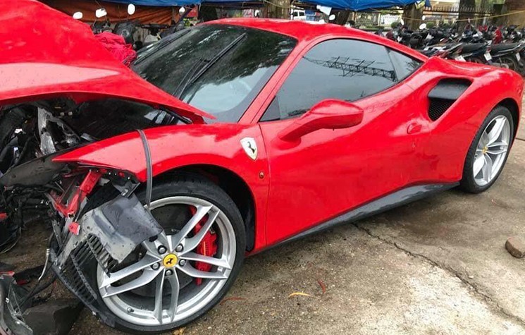 Ai lai chiec Ferrari 488 GTB cua ca si Tuan Hung gap tai nan?-Hinh-2