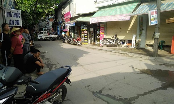 Ha Noi: Sau tieng no lon, cua hang gas boc chay ngun ngut-Hinh-2