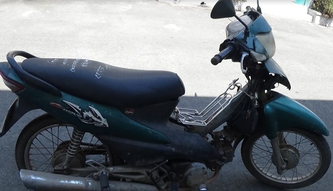 Nam thanh niên tiểu bậy ở Sài Gòn bị đánh, cướp xe - Hình 2 Nam thanh nien tieu bay o Sai Gon bi danh, cuop xe-Hinh-2
