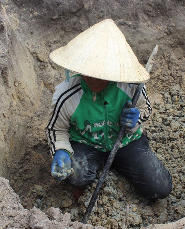 Phu Yen: Do xo dao loai da den lap lanh duoi day ho thuy dien-Hinh-3